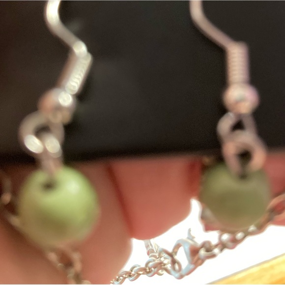 NWT Paparazzi Shade of Green & Silver Toned Necklace with Matching Earrings - Picture 12 of 12